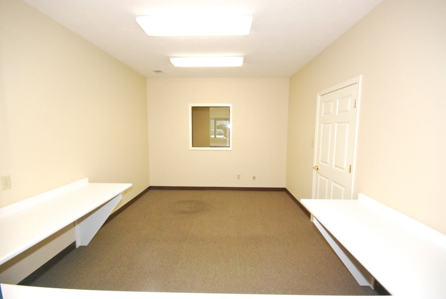 More Photos Of 2021-2027 Greystone Sq, Jackson Office For Lease