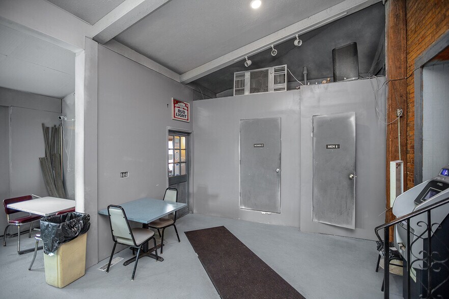 More Photos Of 57968 County Road 7, Elkhart Restaurant For Sale