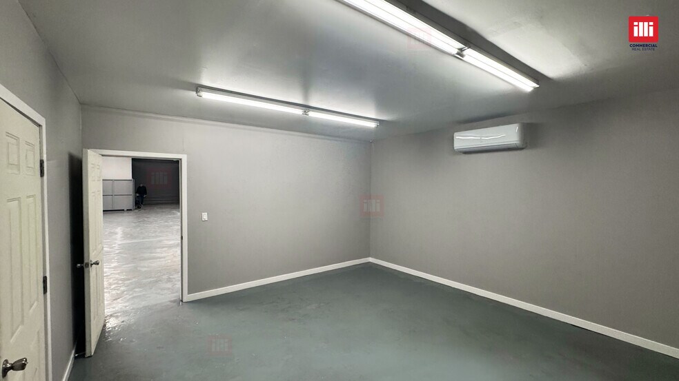 More Photos Of 1361 Newton St, Los Angeles Warehouse For Sale