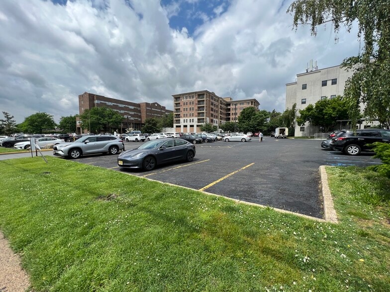 More Photos Of 211 Essex St, Hackensack Medical For Lease