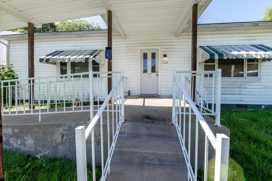 More Photos Of 123 Turkey Run Rd, Salem Distribution For Lease