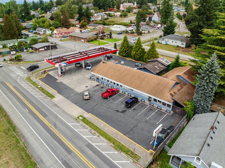 Primary Photo Of 32632 3rd Ave, Black Diamond Service Station For Sale