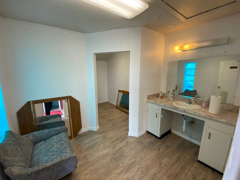 More Photos Of 1717 Idalou Rd, Lubbock Specialty For Sale