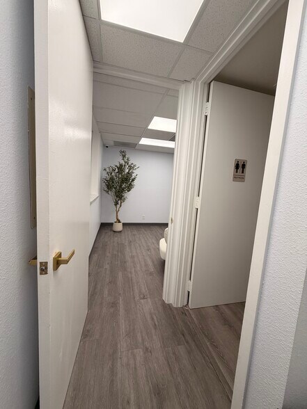 More Photos Of 15644 Pomerado Rd, Poway Medical For Lease