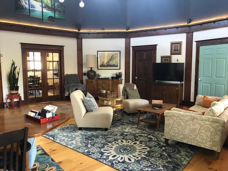 More Photos Of 7809 NE Everett St, Portland Religious Facility For Lease