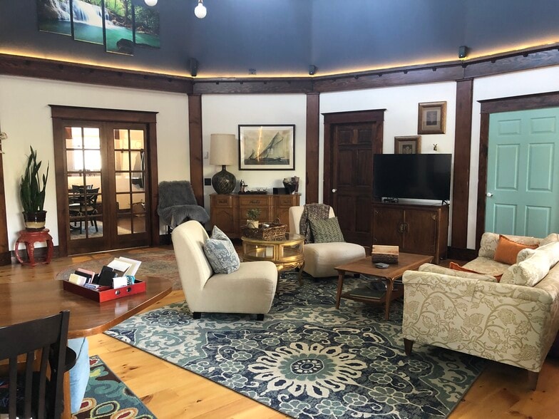 More Photos Of 7809 NE Everett St, Portland Religious Facility For Sale
