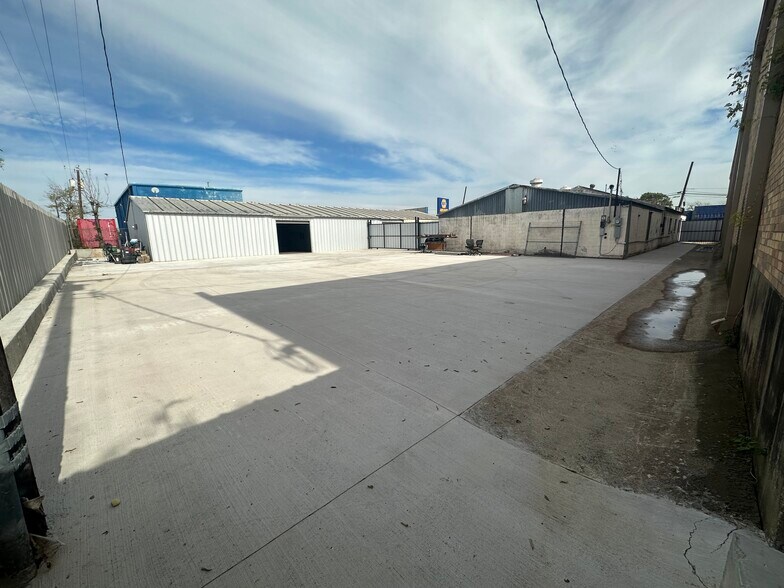 More Photos Of 10411 Harry Hines Blvd, Dallas Auto Dealership For Lease