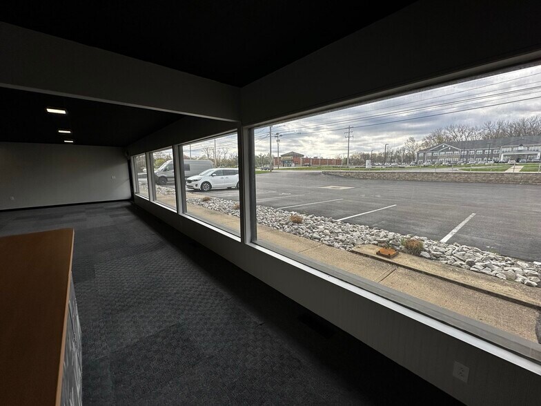 More Photos Of 38845 Mentor Ave, Willoughby Showroom For Lease