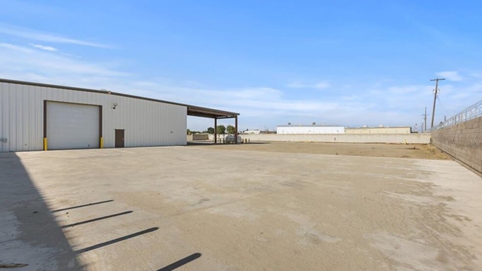 More Photos Of 6309 Seven Seas Ave, Bakersfield Warehouse For Lease