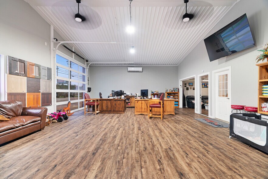More Photos Of 6210 Lamar Rd, Reno Flex For Sale