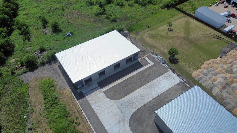 More Photos Of 1158 County Road 108, Hutto Warehouse For Lease