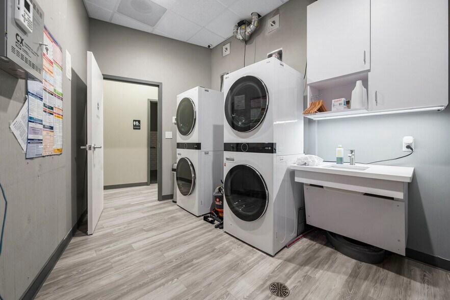 More Photos Of 1700 Plymouth Rd, Minnetonka Apartments For Lease