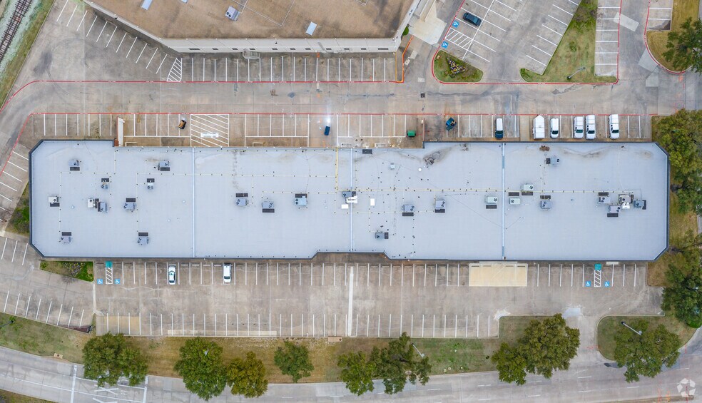 More Photos Of 1555 Valwood Pky, Carrollton Research And Development For Lease