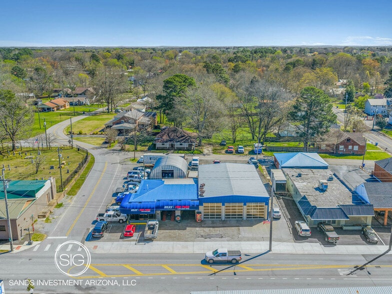 Primary Photo Of 152 N Main St, Arab Auto Repair For Sale