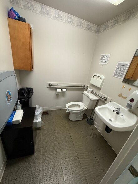 More Photos Of 1059 N Market St, Troy Medical For Sale