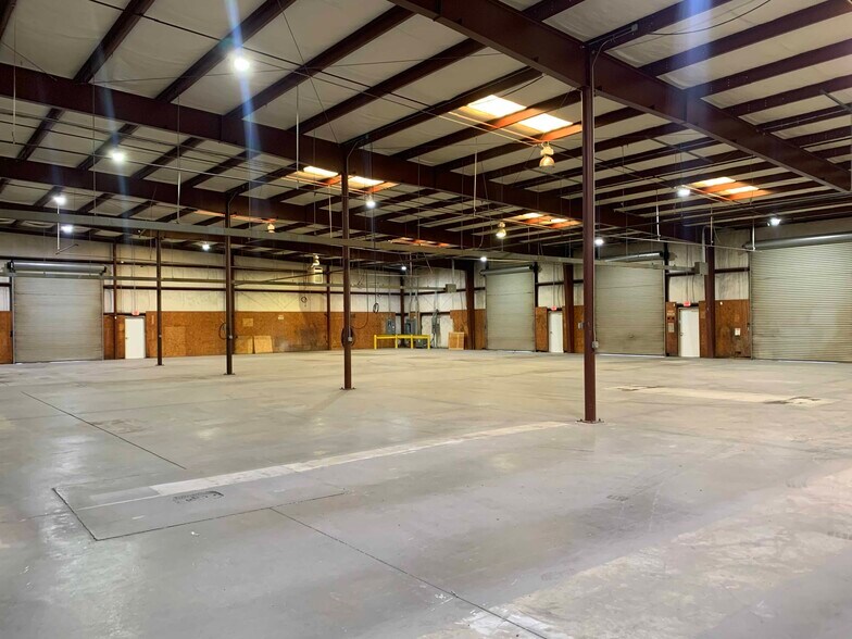 More Photos Of 3046 Matlock Dr NW, Kennesaw Warehouse For Lease