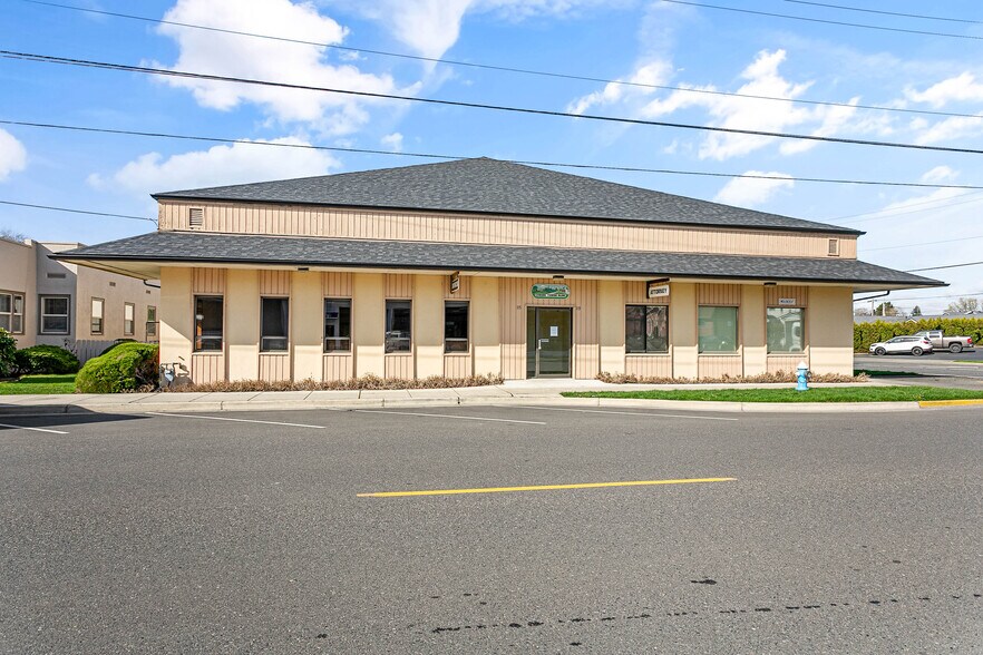 Primary Photo Of 115 7th St, Lynden Office For Lease