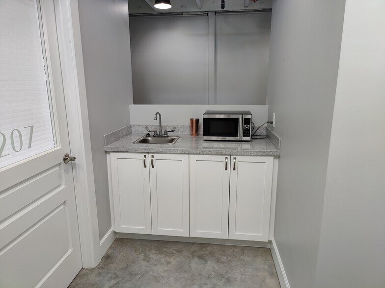 More Photos Of 440 Royellou Ln, Mount Dora Office For Lease