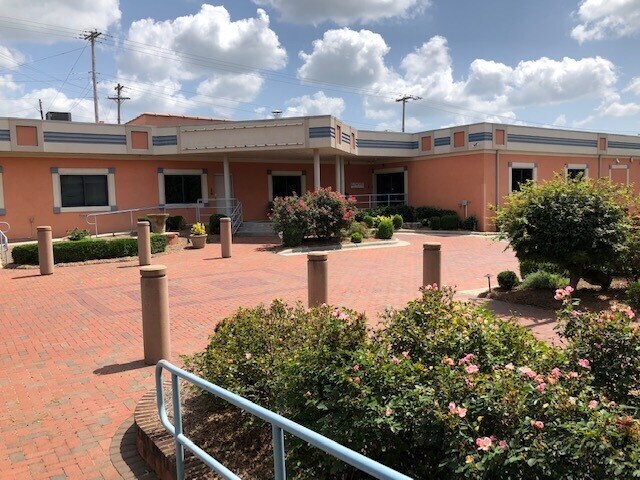 More Photos Of 807 W Ward Ave, High Point Office For Sale