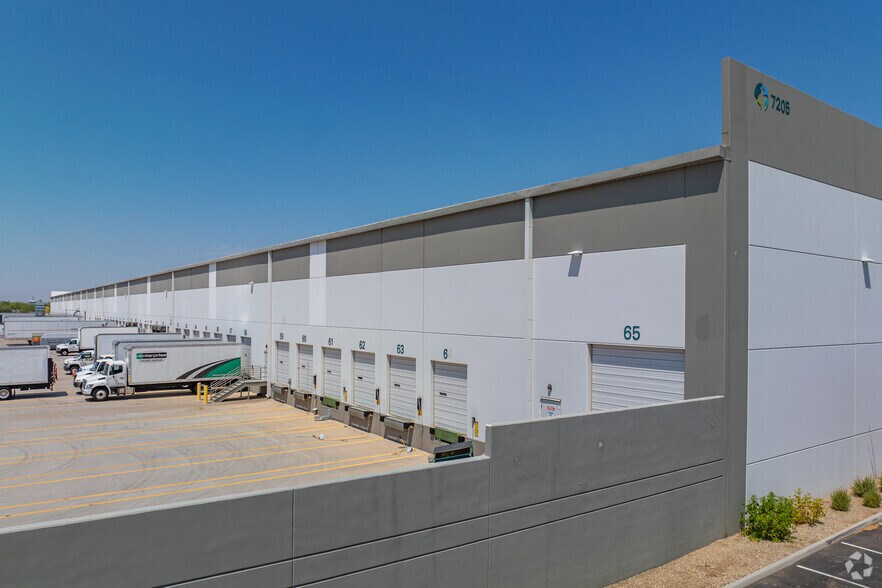 More Photos Of 7205 W Buckeye Rd, Phoenix Distribution For Lease