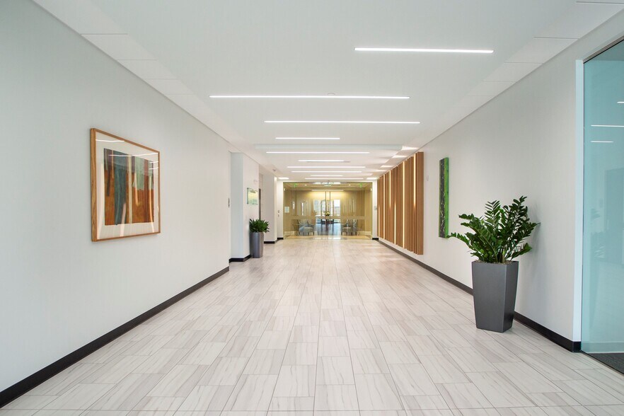 More Photos Of 10401 Innovation Dr, Wauwatosa Office For Lease