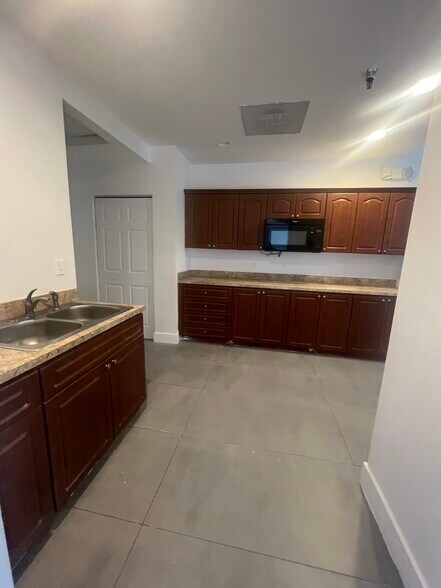 More Photos Of 200 E Dania Beach Blvd, Dania Beach Storefront Retail Residential For Lease