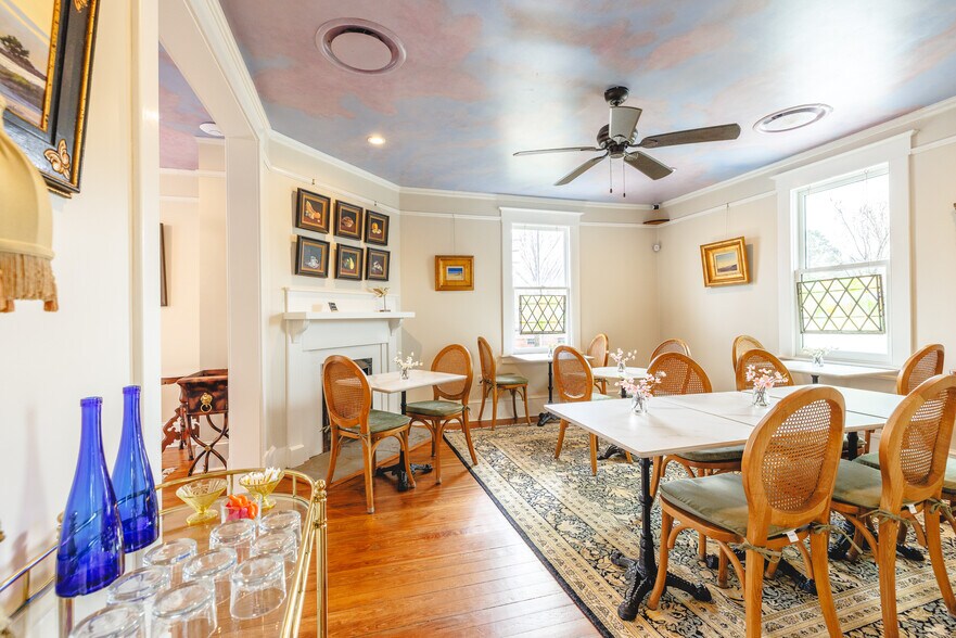 More Photos Of 9 W 43rd St, Savannah Office For Lease