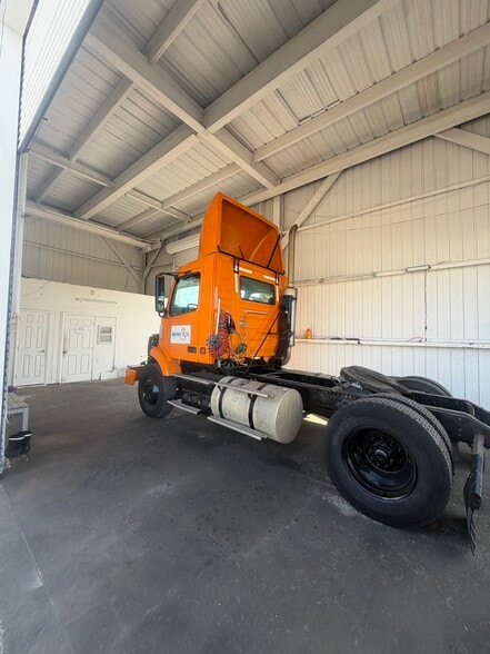 More Photos Of 3303 37th St, Orlando Warehouse For Lease