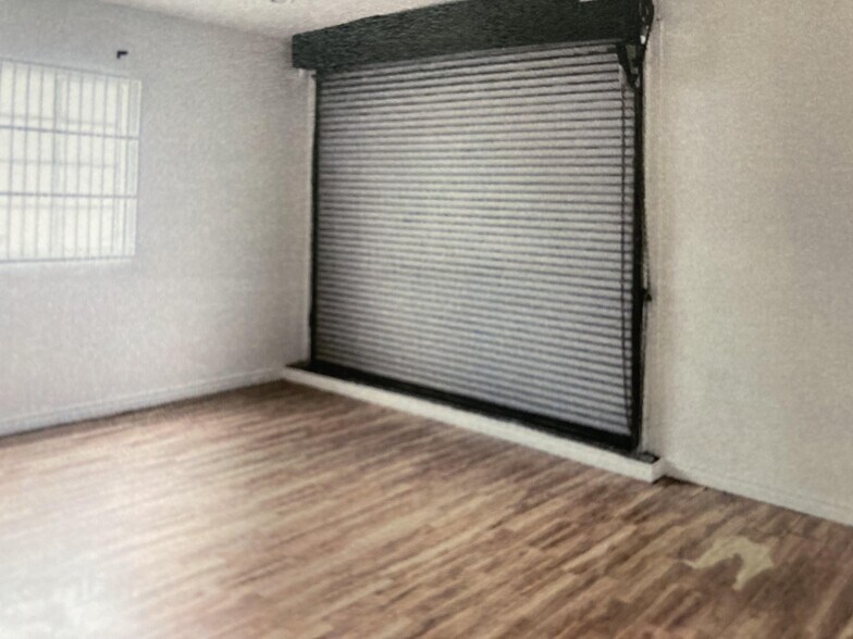 More Photos Of 950 N Cahuenga Blvd, Los Angeles Showroom For Lease