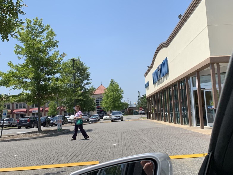 More Photos Of 608 E Mercury Blvd, Hampton Unknown For Lease