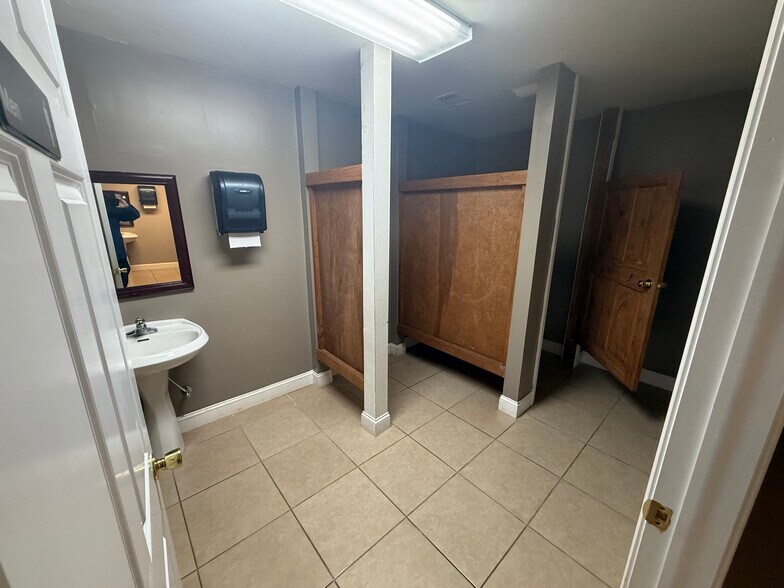 More Photos Of 320 Mill Creek Dr, Hull Religious Facility For Sale