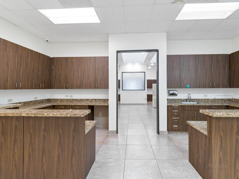 More Photos Of 714 S Peek Rd, Katy Medical For Lease