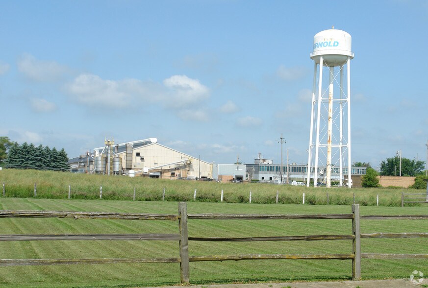 More Photos Of 300 N West St, Marengo Manufacturing For Lease