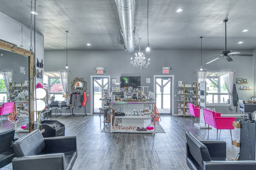 More Photos Of 91 Monroe Ave NE, Piedmont Freestanding For Sale