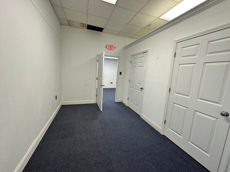 More Photos Of 220 N Main St, Lexington Flex For Lease