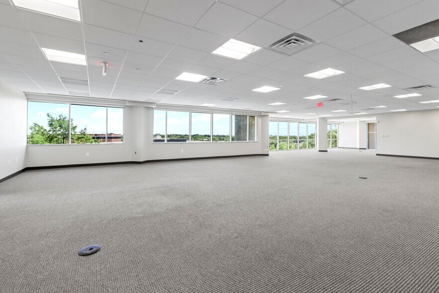 More Photos Of 1600 N Redbud Blvd, McKinney Office For Sale
