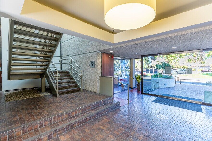 More Photos Of 5120 Shoreham Pl, San Diego Office For Sale