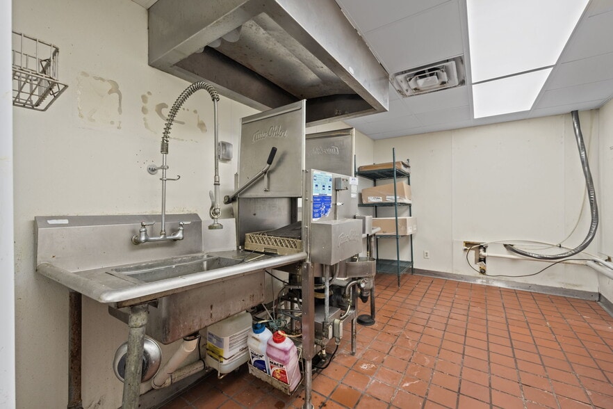 More Photos Of 1301 Gum Branch Rd, Jacksonville Restaurant For Lease