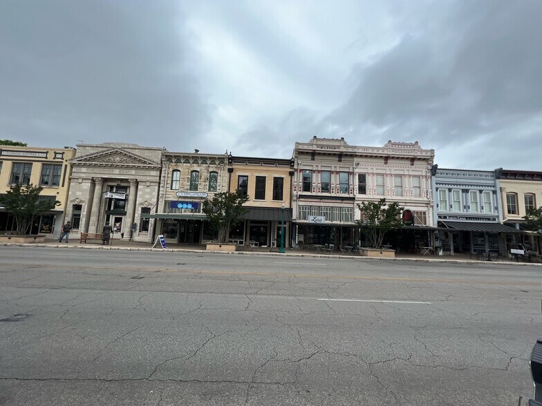 More Photos Of 712 S Austin Ave, Georgetown Storefront Retail Office For Sale
