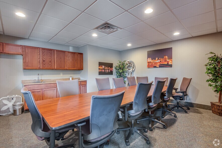 More Photos Of 10625 W North Ave, Milwaukee Medical For Lease