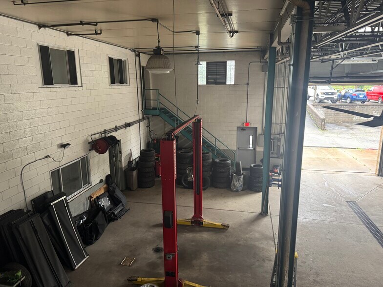 More Photos Of 1101 Lincoln Hwy, North Versailles Showroom For Lease