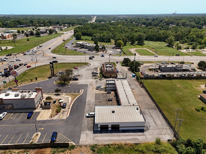 More Photos Of 419 N West Byp, Springfield Carwash For Sale