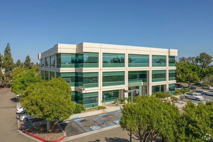 More Photos Of 995 Gateway Center Way, San Diego Medical For Lease