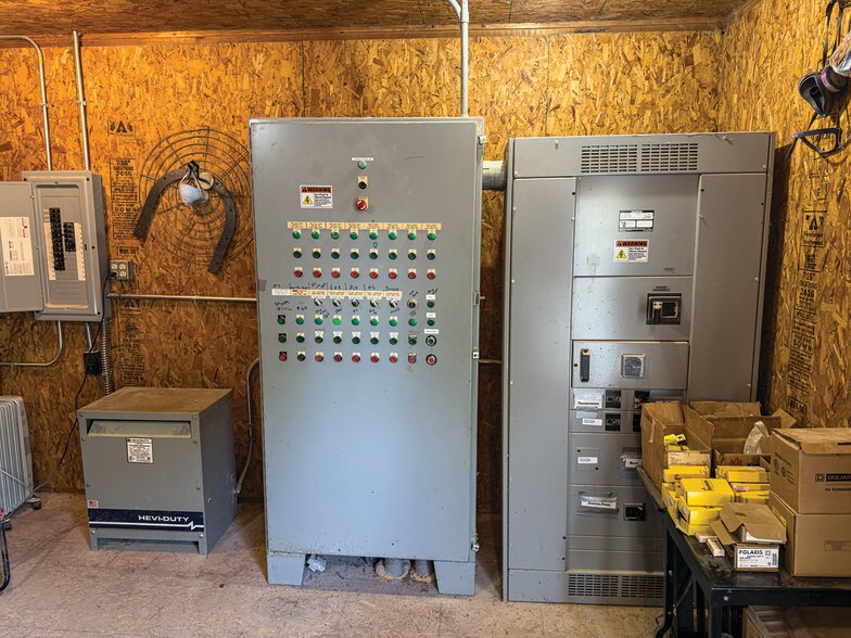 More Photos Of 3154 Depot st, Wawaka Office For Sale