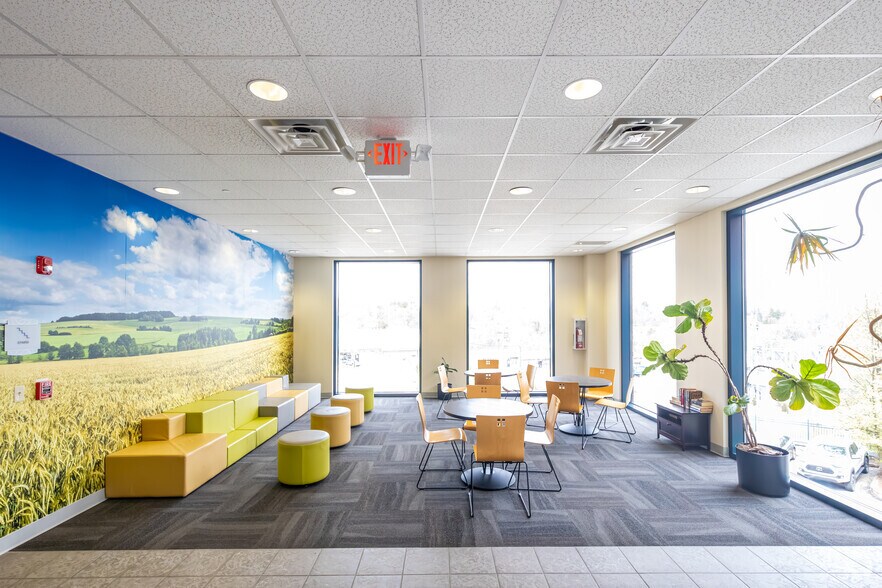 More Photos Of 121 Towne Square Way, Pittsburgh General Retail For Lease