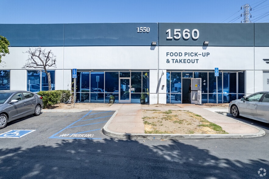 More Photos Of 1560 S Lewis St, Anaheim Warehouse For Lease