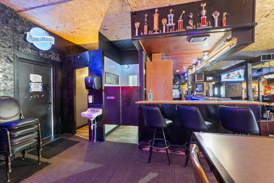 More Photos Of 626 16th Avenue, Council Bluffs General Retail For Sale