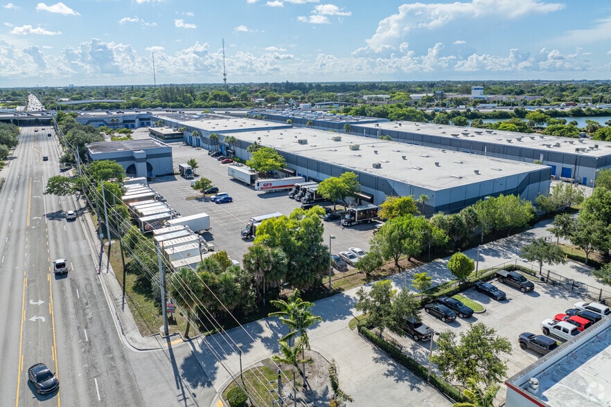 More Photos Of 1919 NW 19th St, Fort Lauderdale Warehouse For Lease