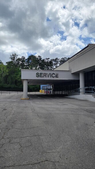 More Photos Of 3963 W Tennessee St, Tallahassee Auto Dealership For Lease