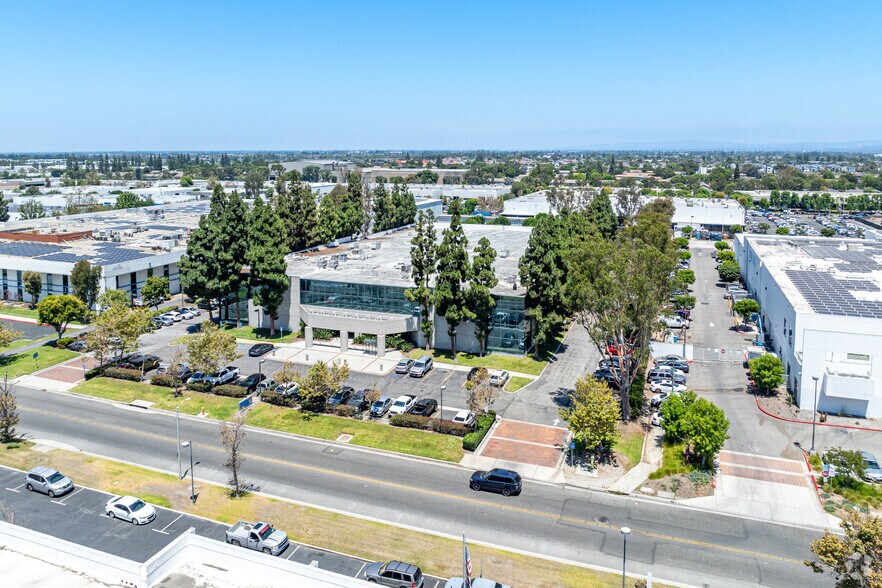 More Photos Of 7345 Orangewood Ave, Garden Grove Warehouse For Lease